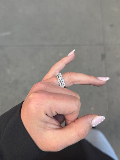 Ladies Wavy 3 Row Round Diamond Ring
