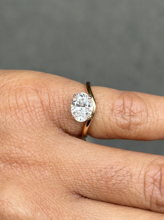 Ladies Horizontal Set Oval Lab Grown Diamond Ring