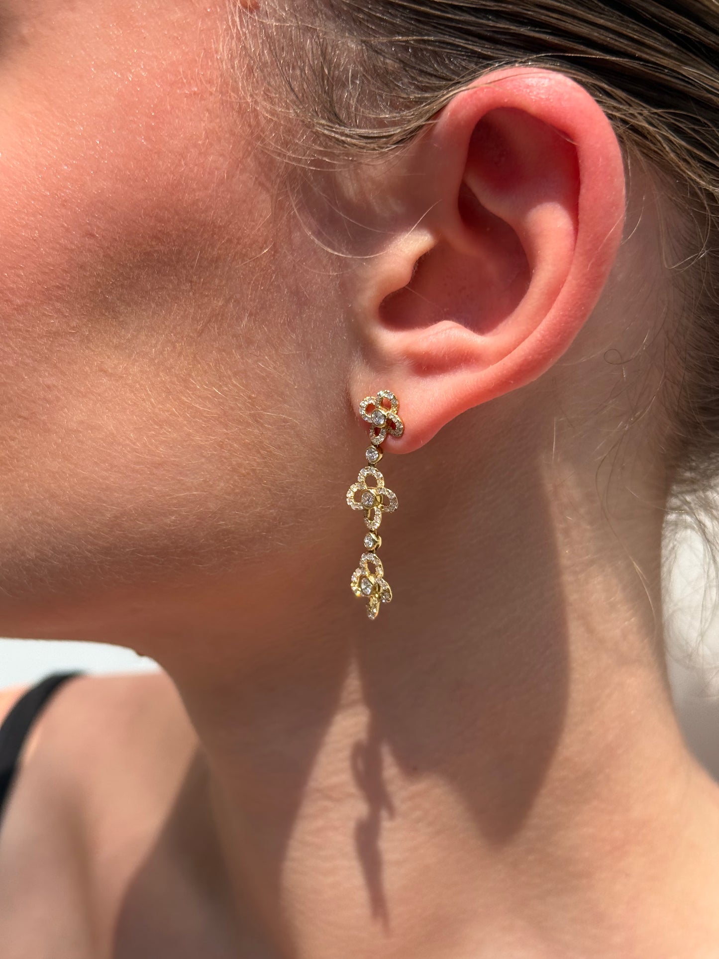 Ladies 3 Clover Dangling Earring