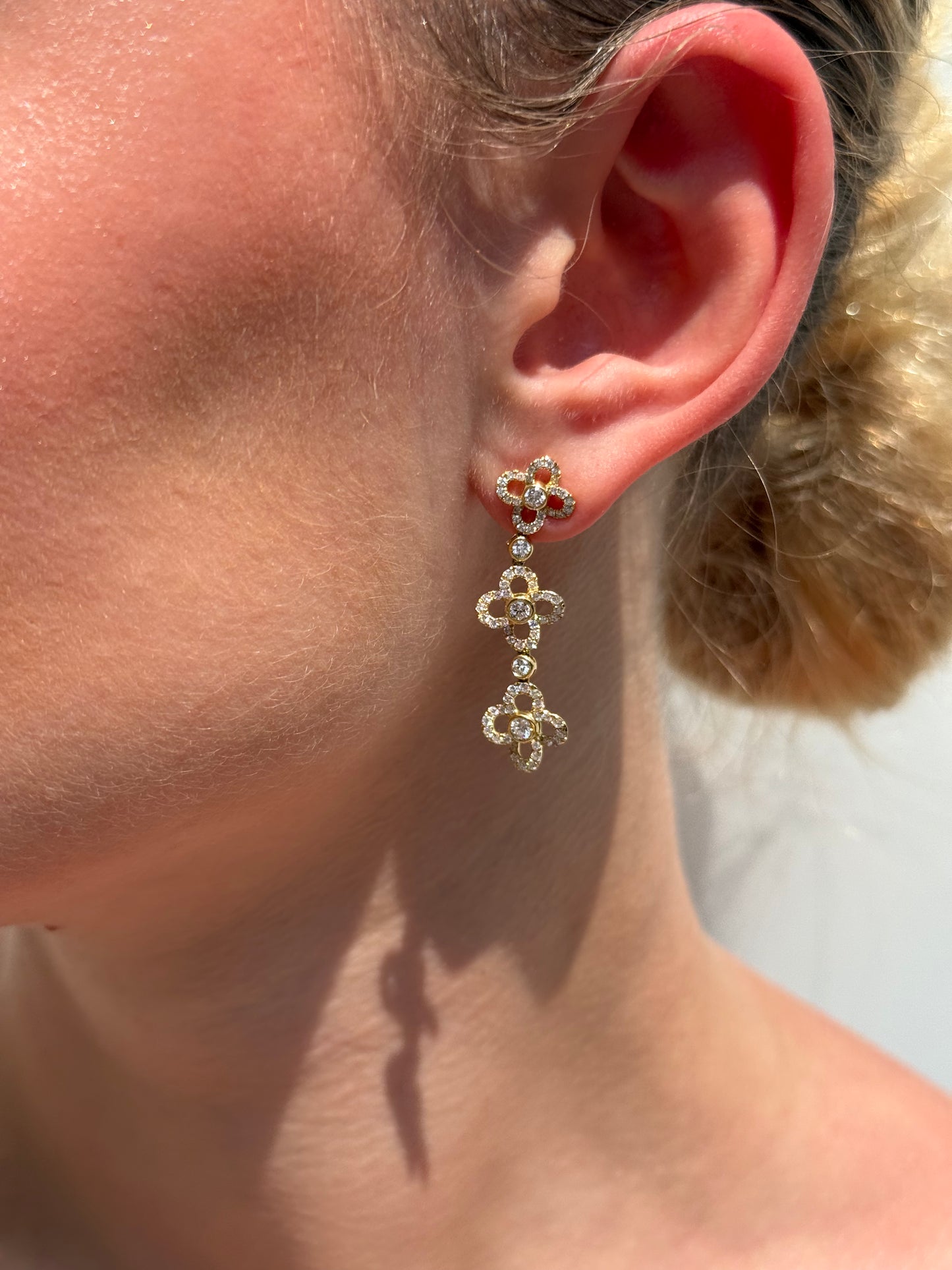 Ladies 3 Clover Dangling Earring