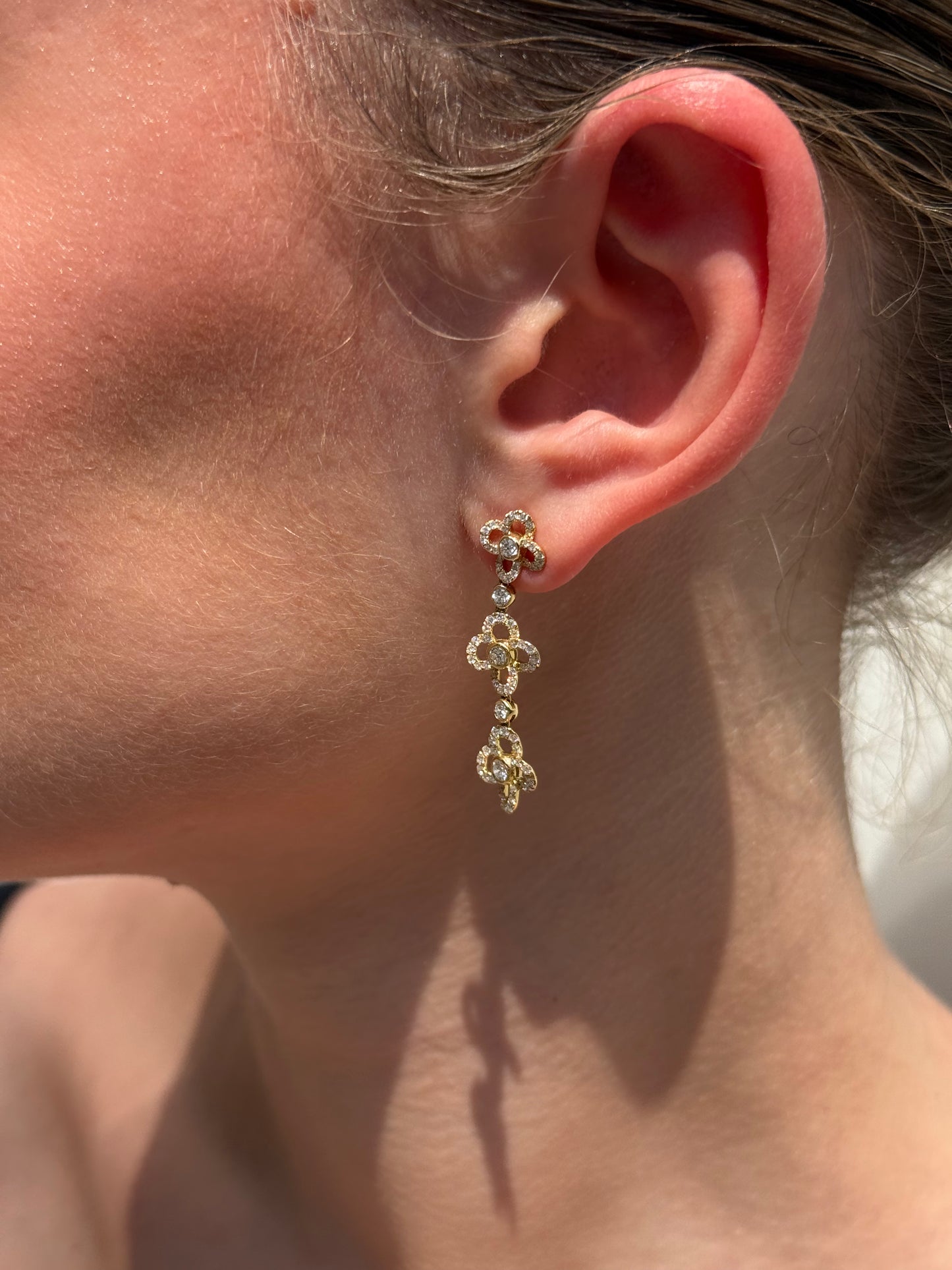 Ladies 3 Clover Dangling Earring