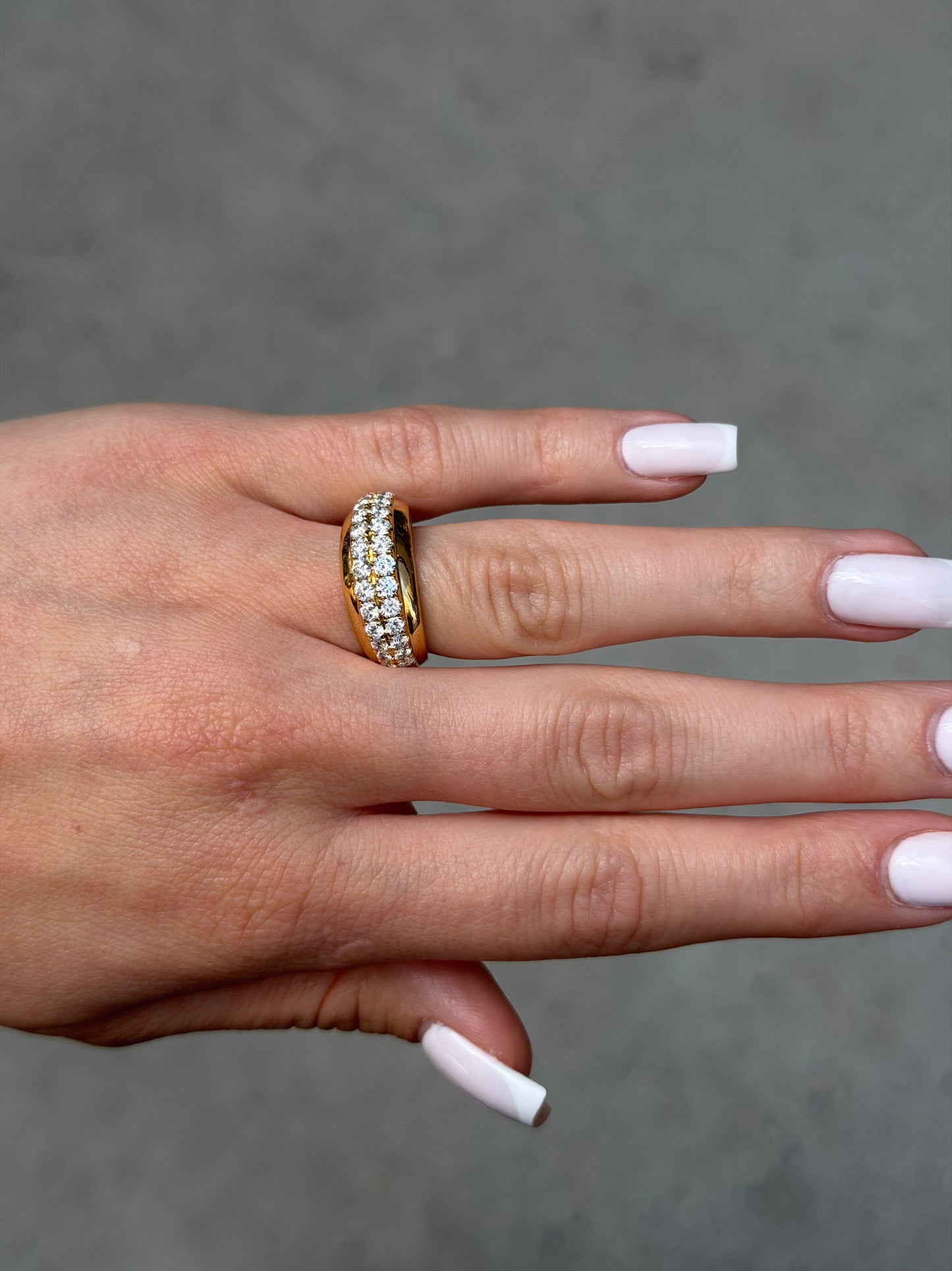 Ladies Double Row Graduated Thick Ring