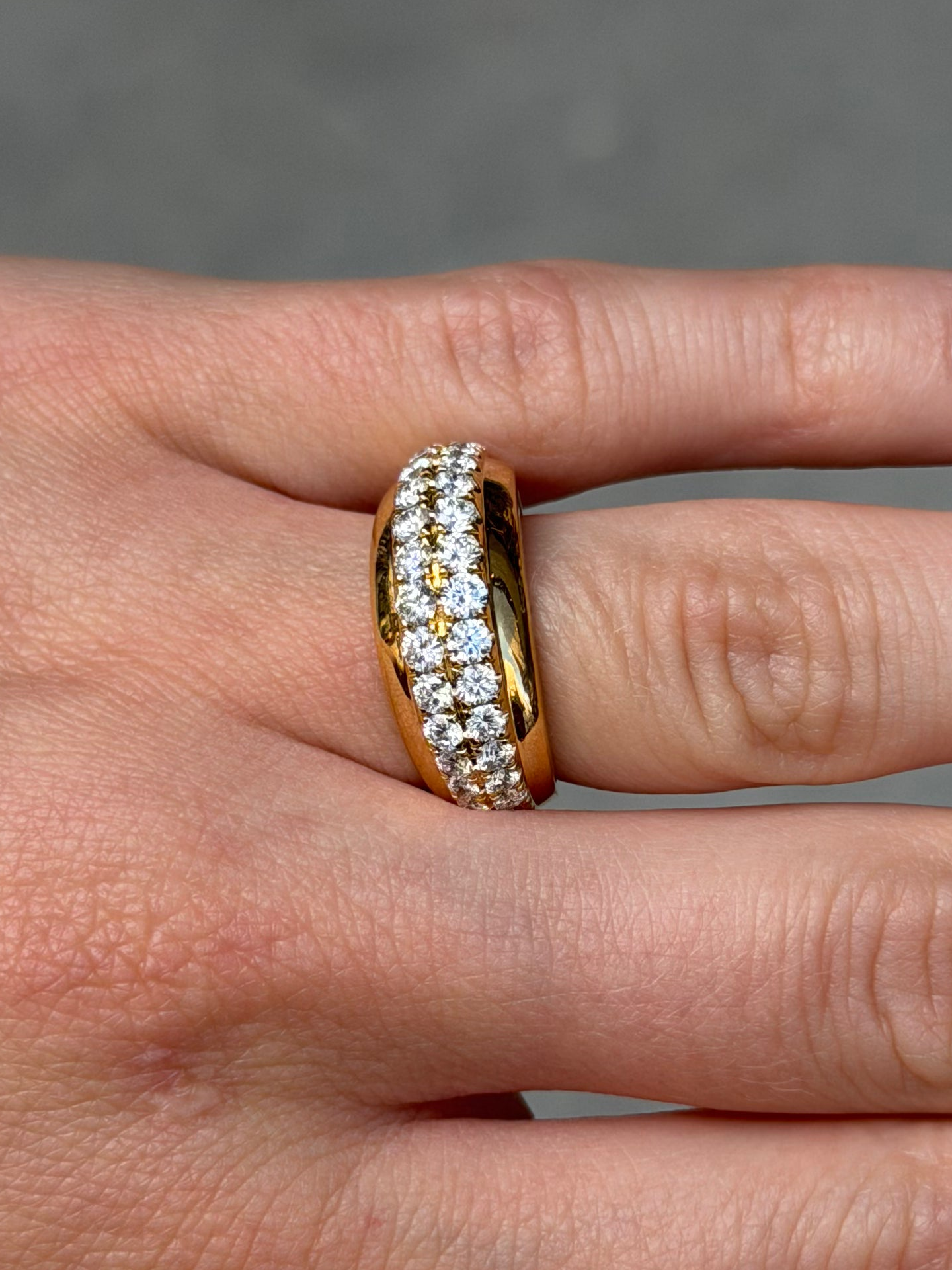 Ladies Double Row Graduated Thick Ring