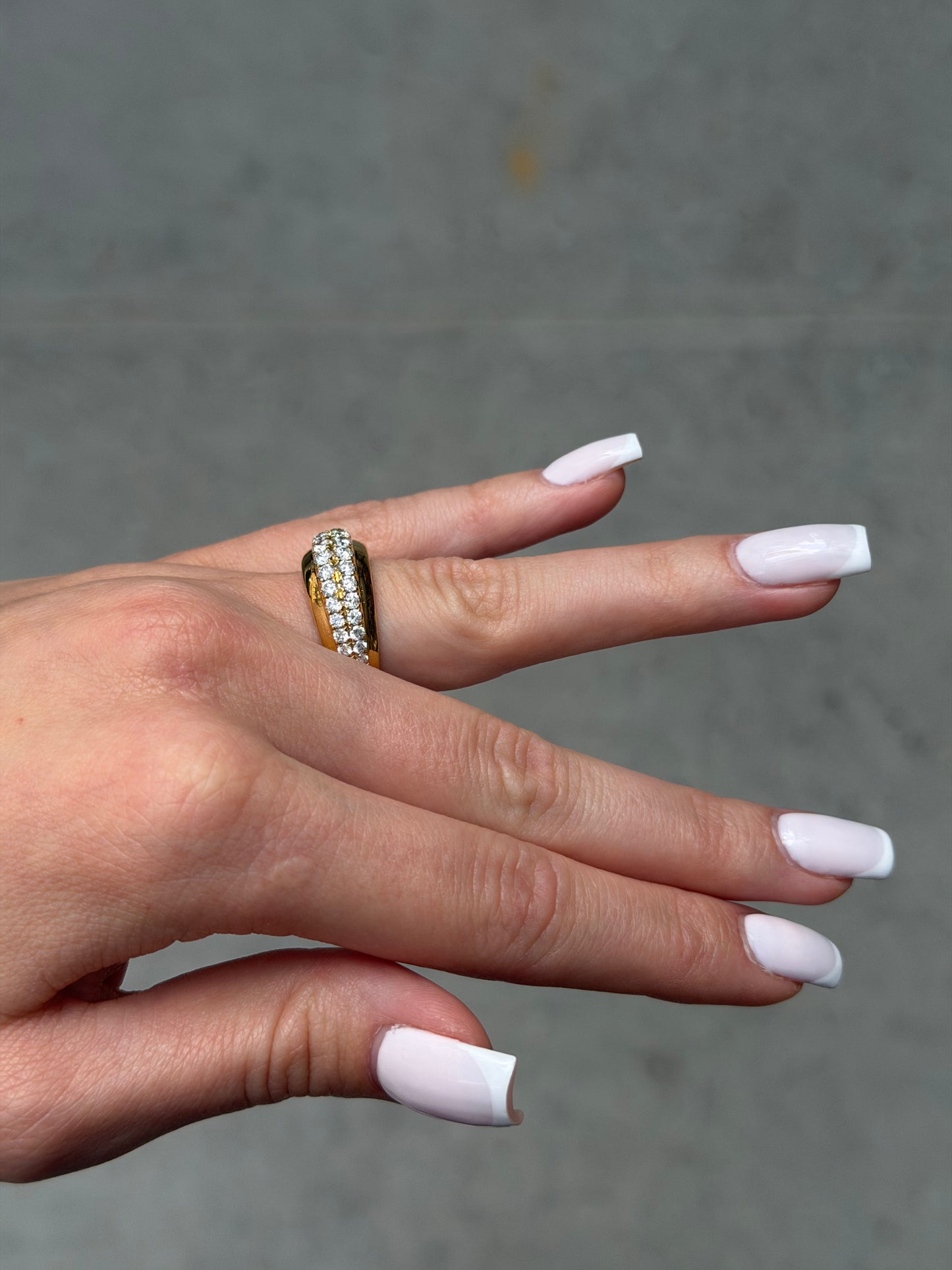 Ladies Double Row Graduated Thick Ring