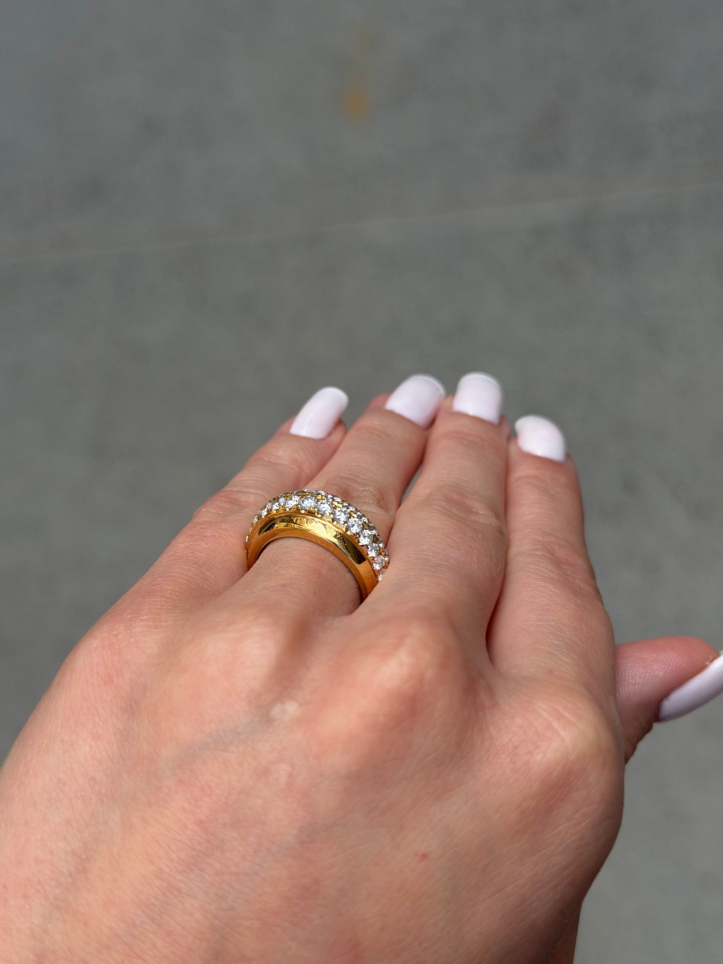 Ladies Double Row Graduated Thick Ring