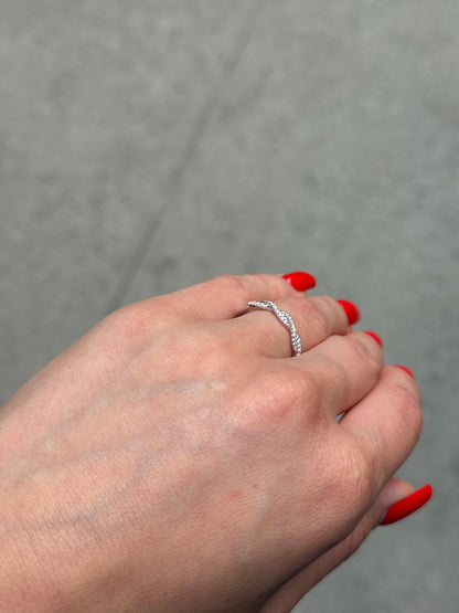 Ladies Mini Twisting Wedding Band