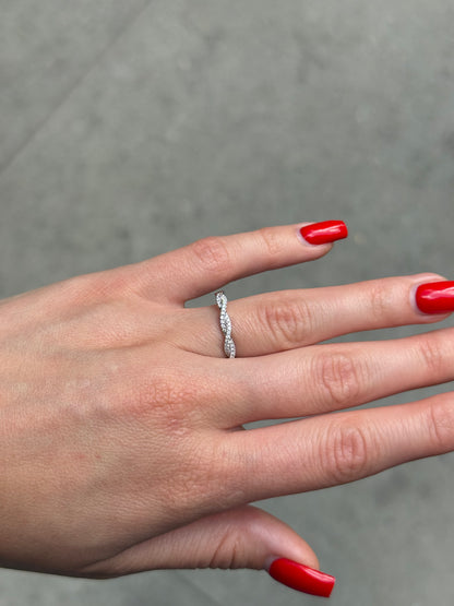 Ladies Mini Twisting Wedding Band