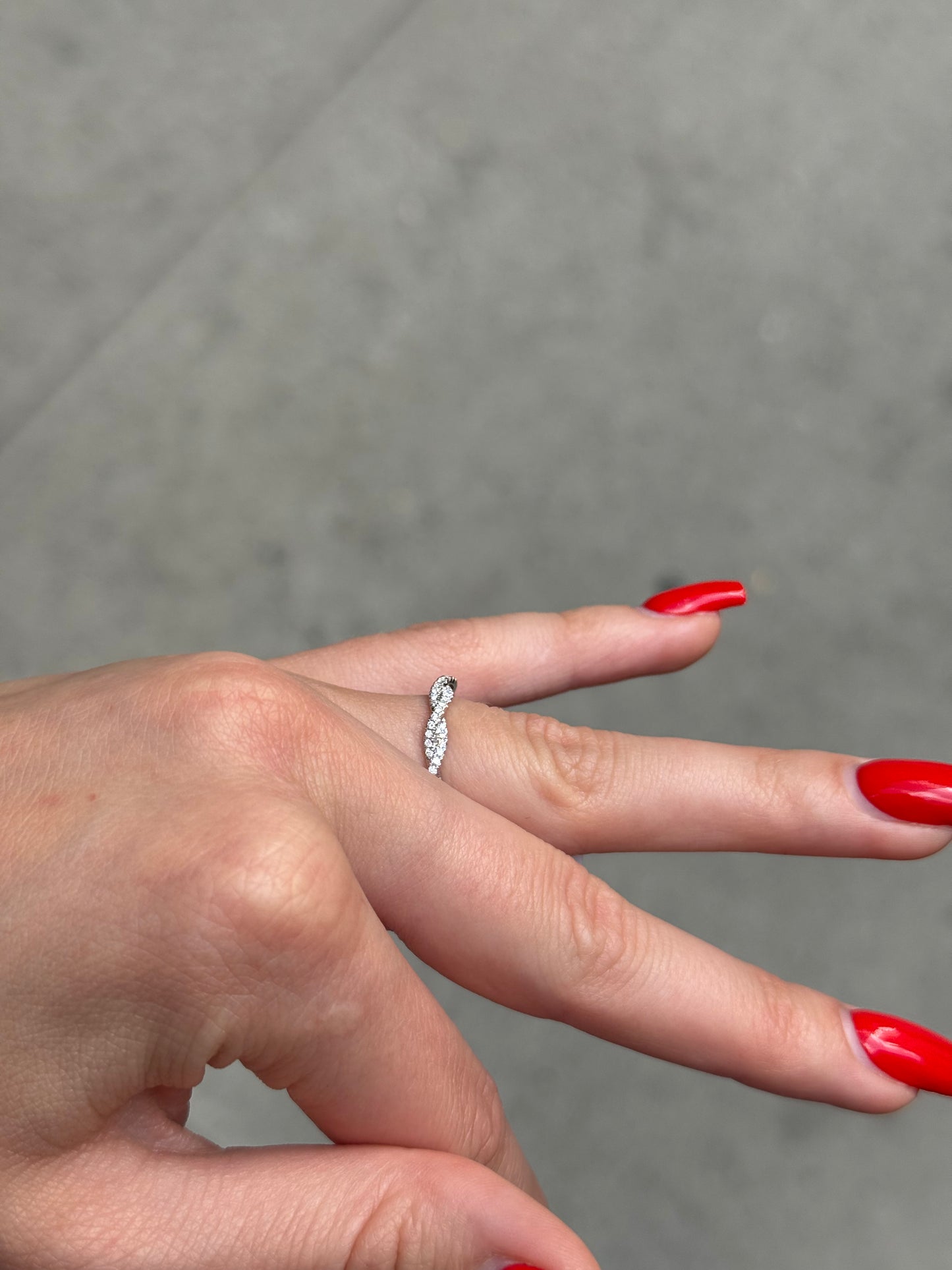 Ladies Mini Twisting Wedding Band