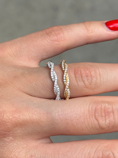 Ladies Mini Twisting Wedding Band