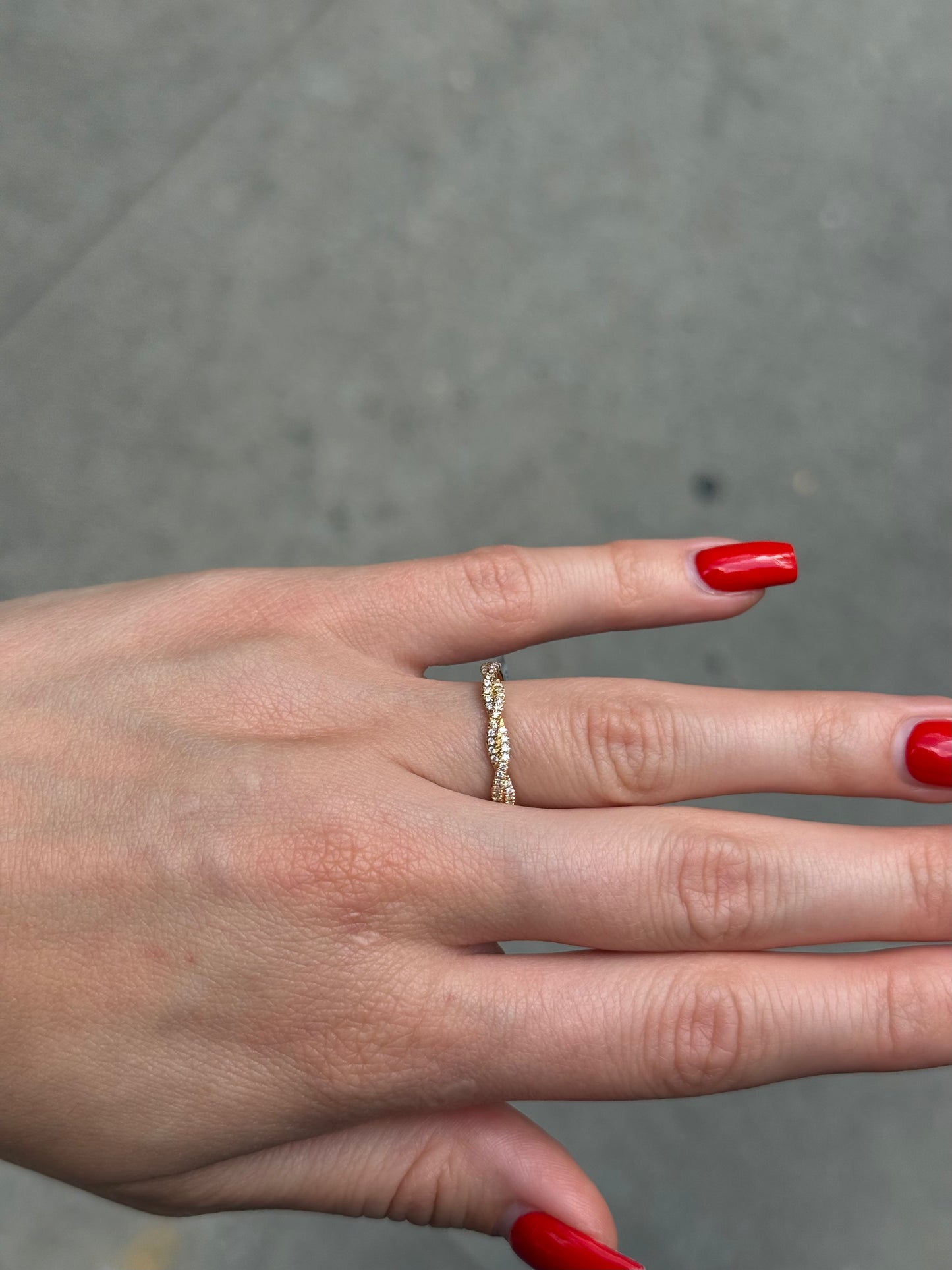 Ladies Mini Twisting Wedding Band