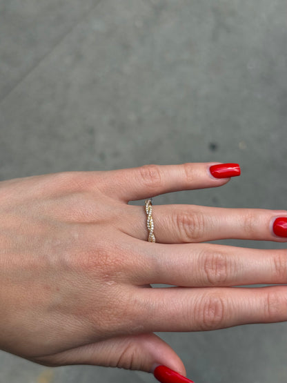 Ladies Mini Twisting Wedding Band