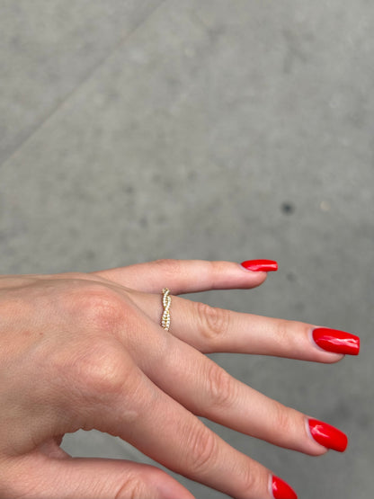 Ladies Mini Twisting Wedding Band