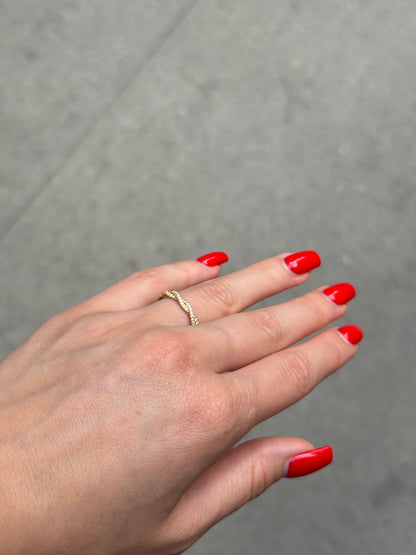Ladies Mini Twisting Wedding Band