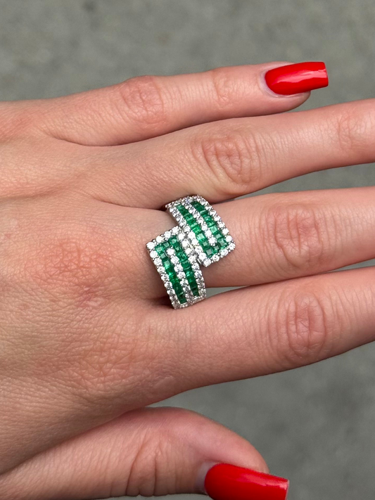 Ladies Wide Princess Emerald and Round Diamond Ring