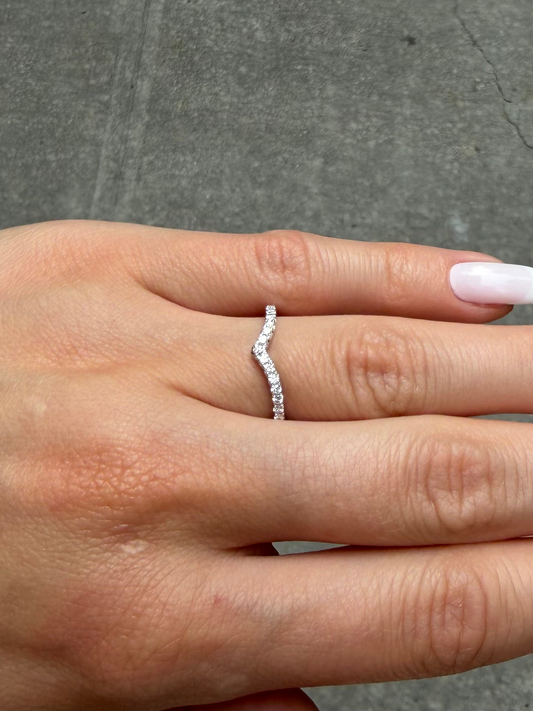 Ladies V-Shaped Diamond Band