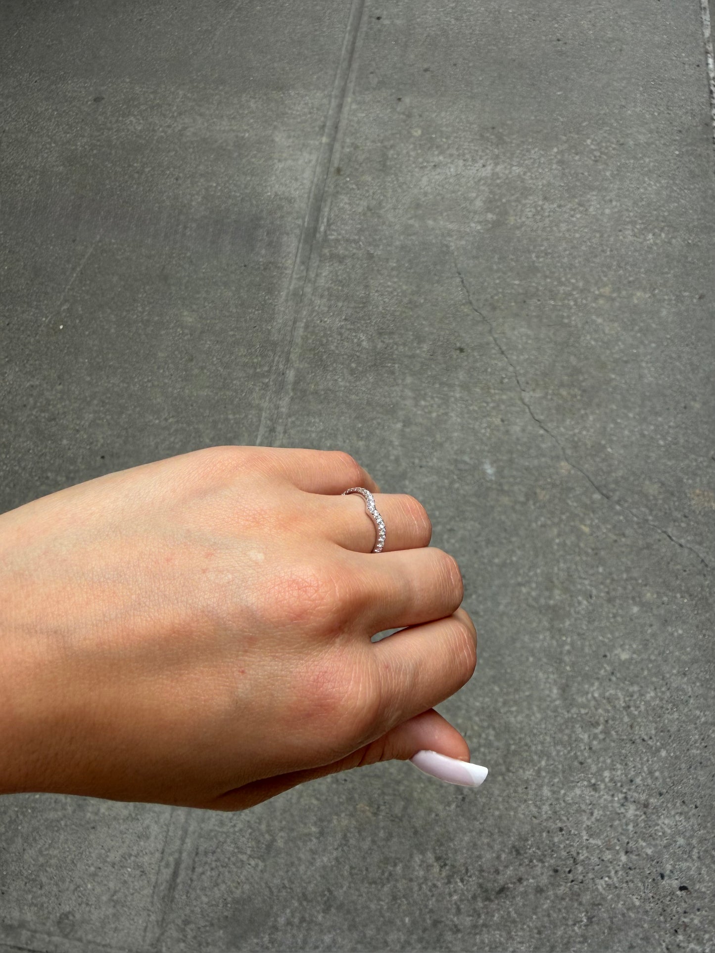 Ladies V-Shaped Diamond Band
