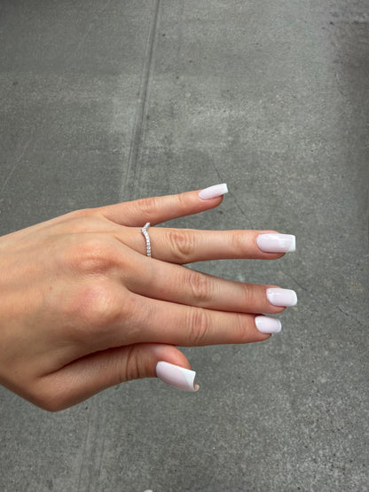 Ladies V-Shaped Diamond Band