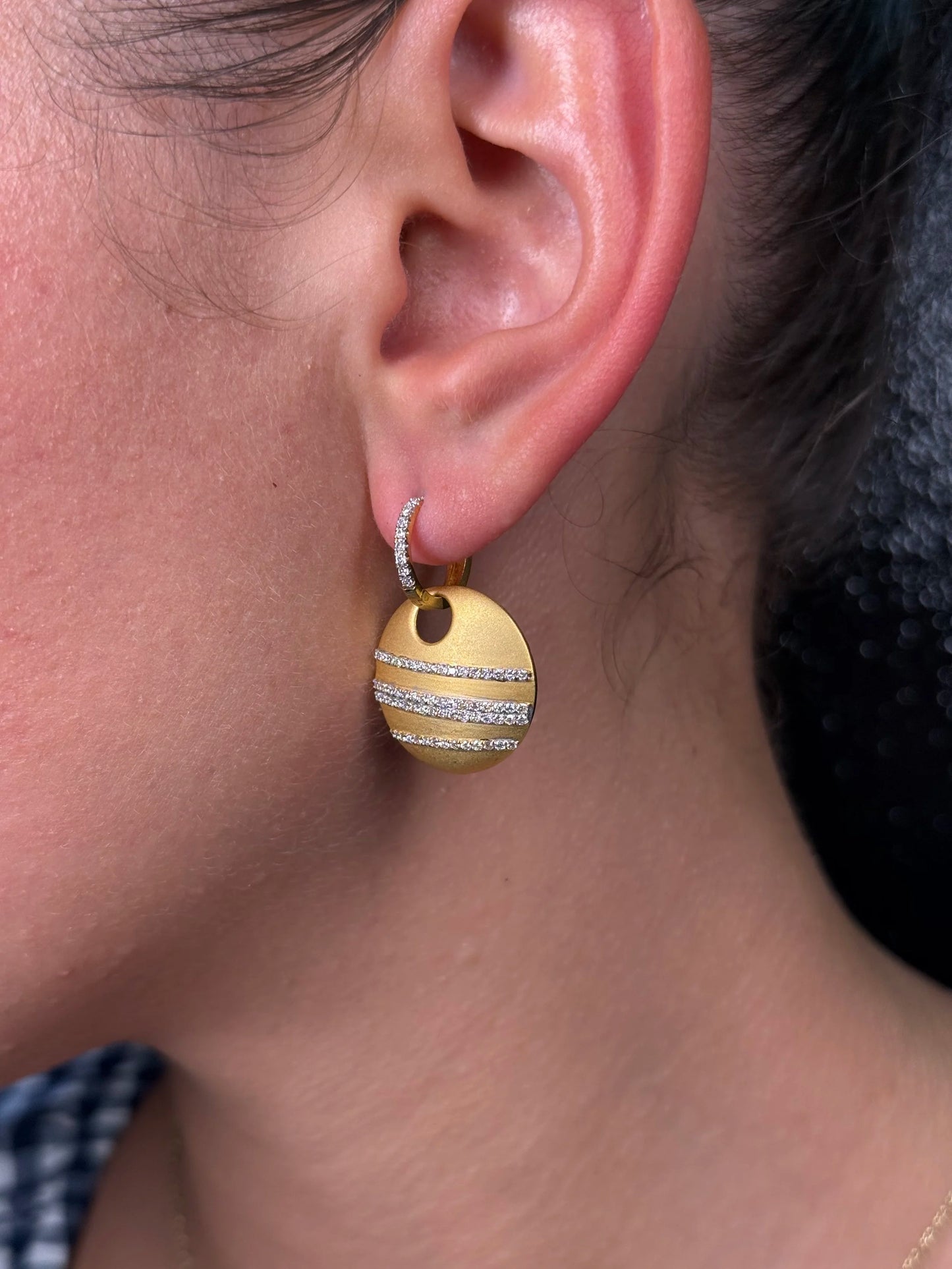 Ladies Satin Finish Circular Diamond Earring