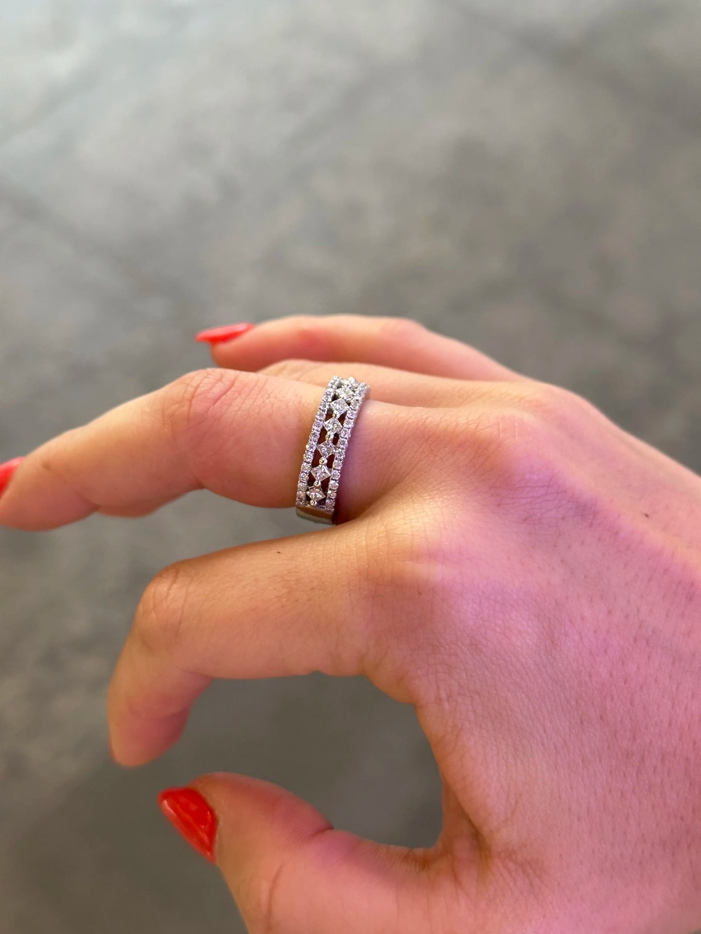 Ladies Three Row Alternating Princess and Round Diamond Band