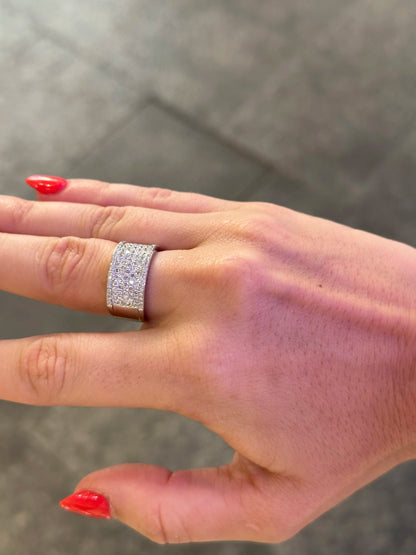 Ladies Pave Set Round Diamond Ring