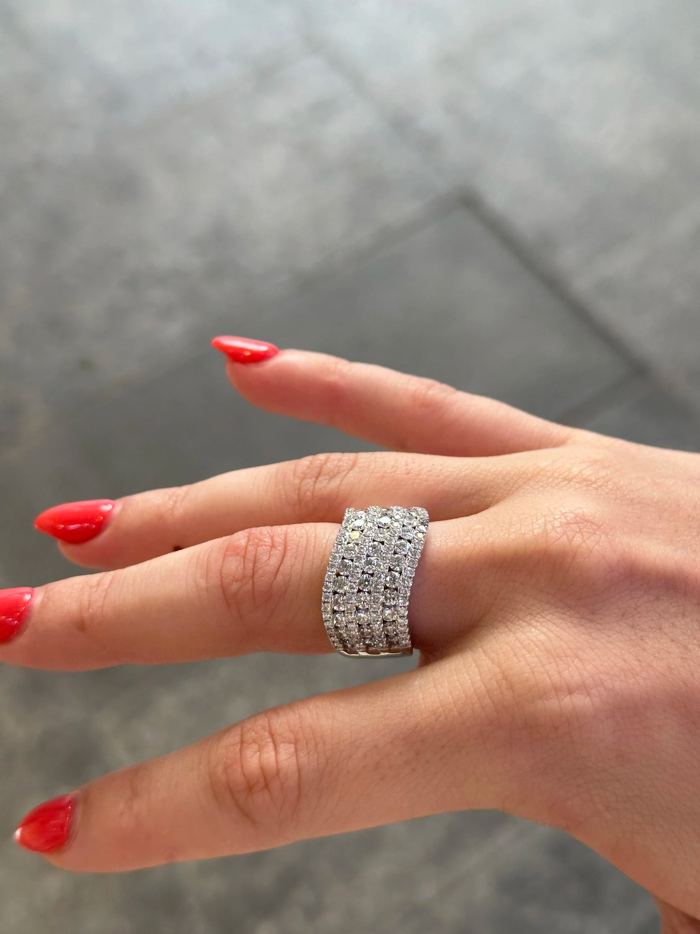 Ladies Seven Row Alternating Large and Small Round Diamond Ring