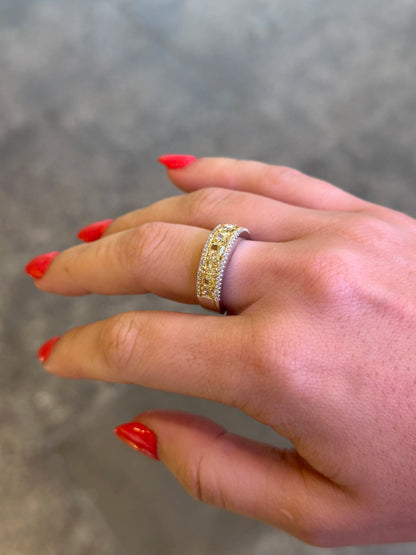 Ladies Yellow Cushion Cut Band