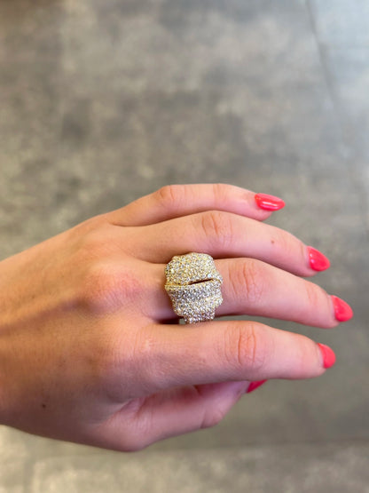 Ladies Pave Set Round Diamond Ring