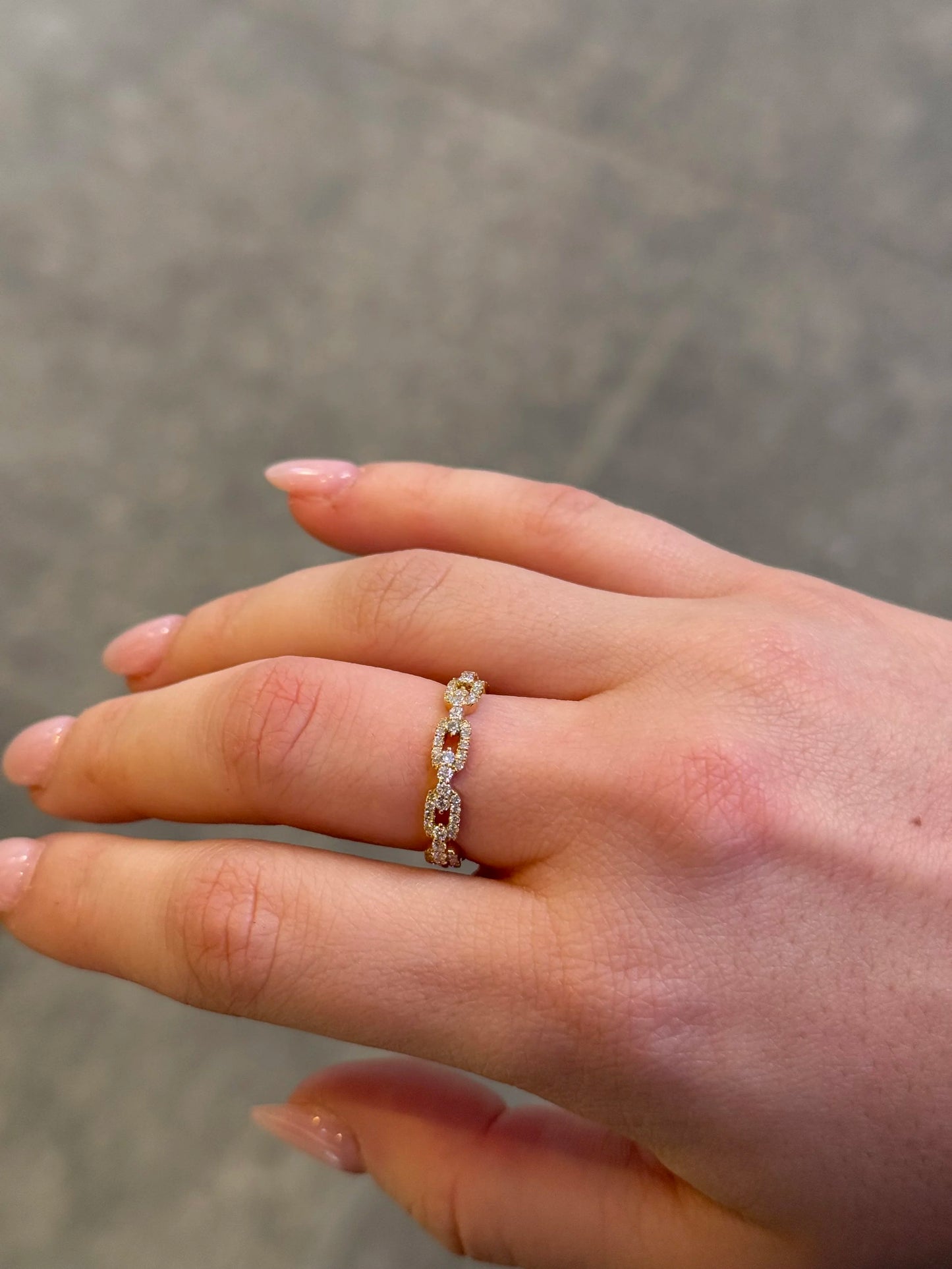 Ladies Yellow Gold Chain Diamond Ring