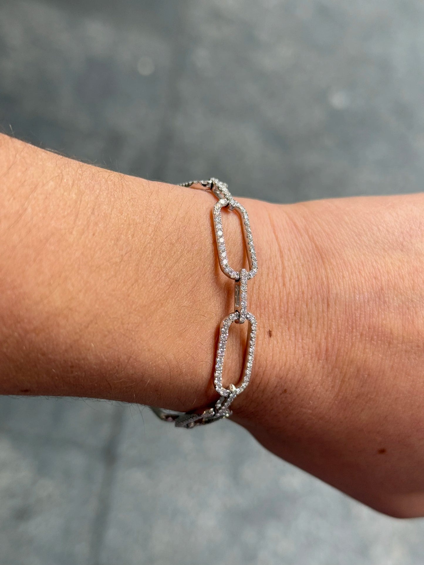 Ladies Link Design Round Diamond Bracelet