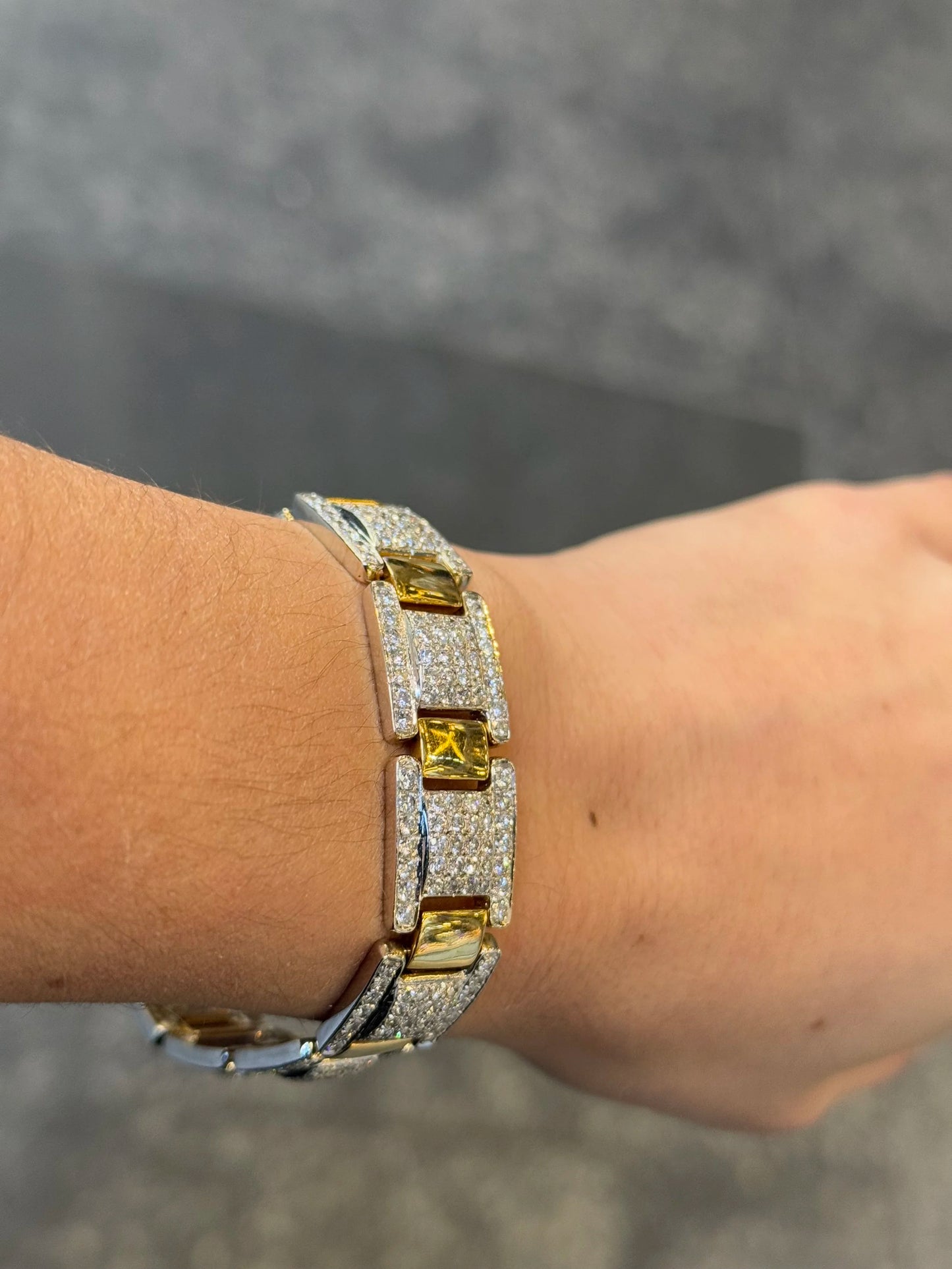 Ladies Bold Pave Set Bracelet