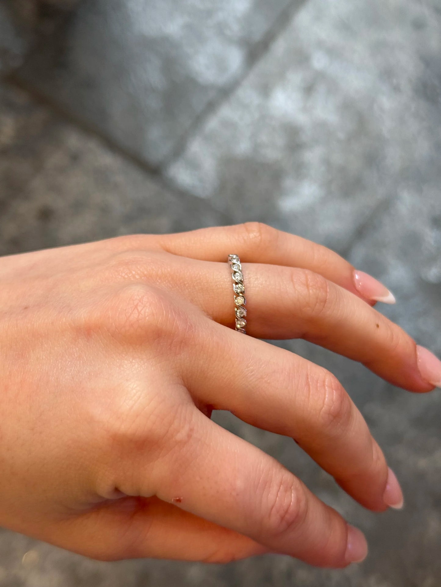 Ladies Ascending Bezel Set Wedding Band