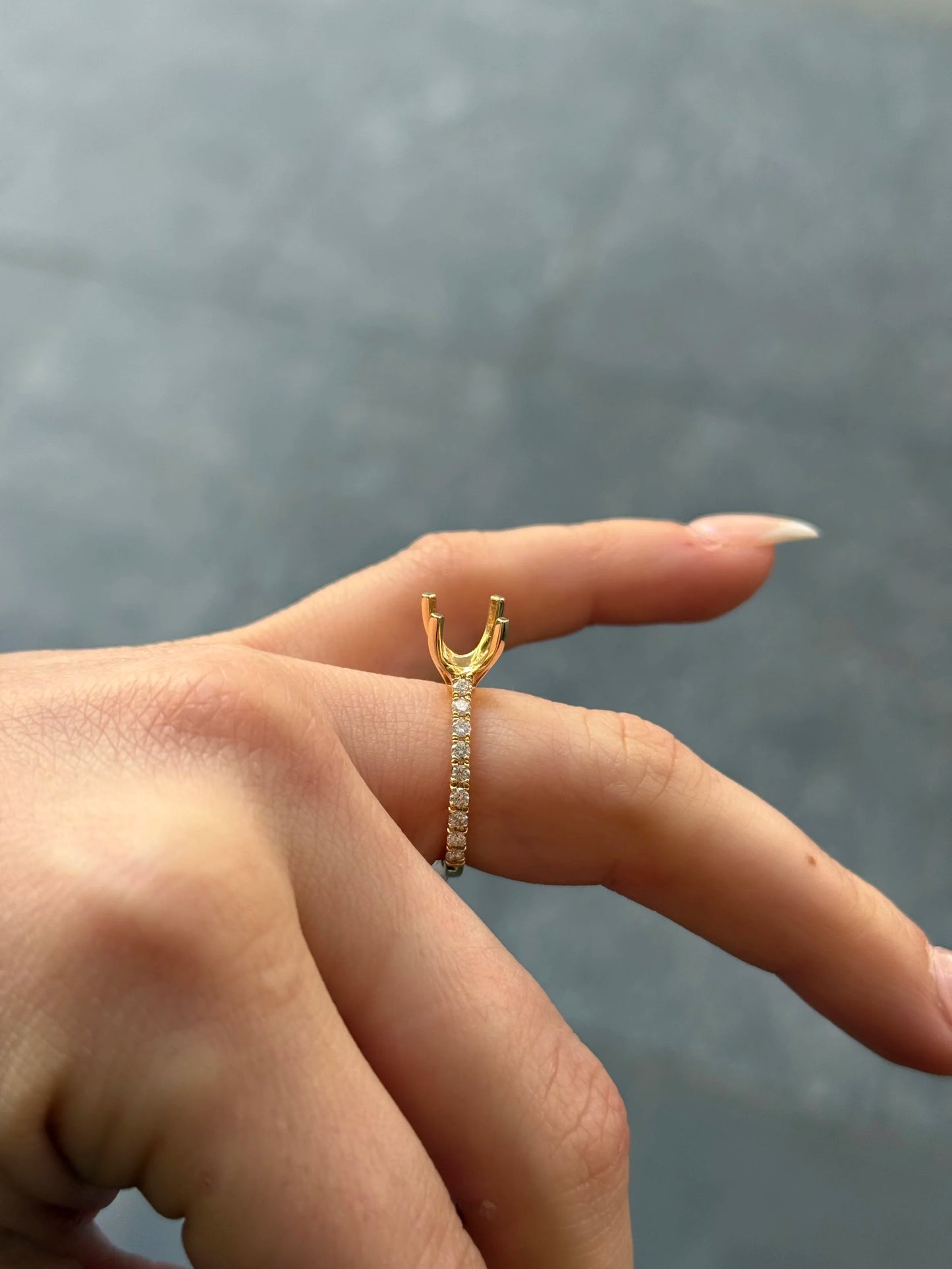 Ladies Timeless Engagement Ring
