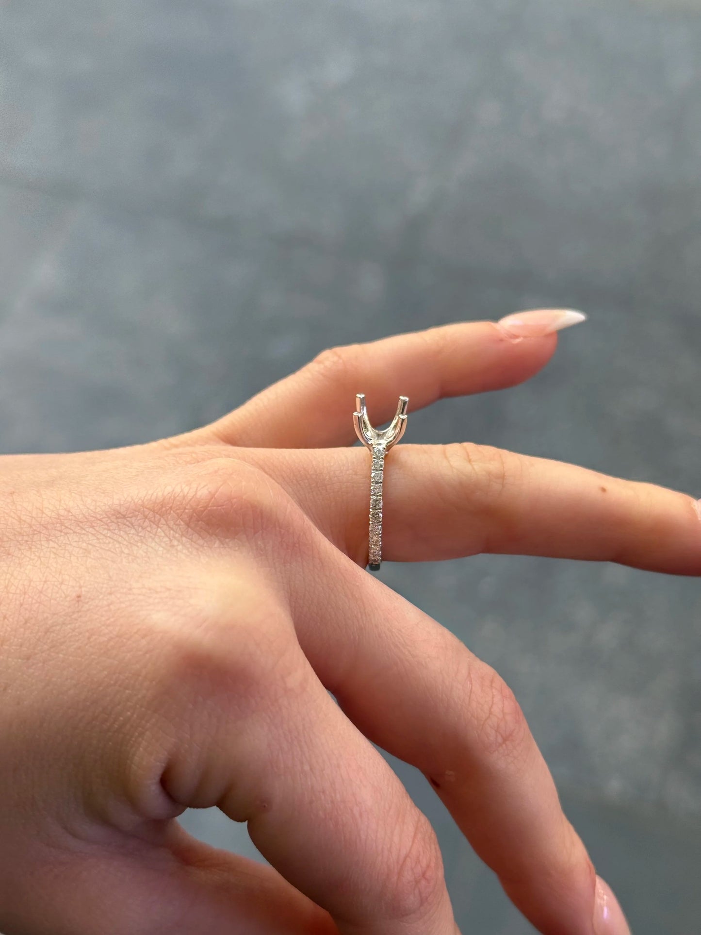 Ladies Timeless Engagement Ring
