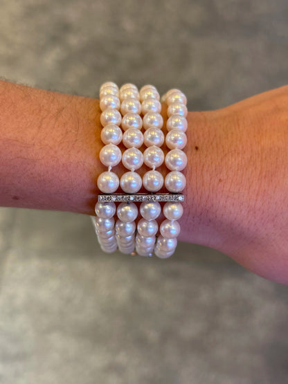 Ladies Pearl and Round Diamond Bracelet