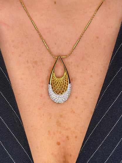 Ladies Pave Set Open Middle Round Diamond Pendant