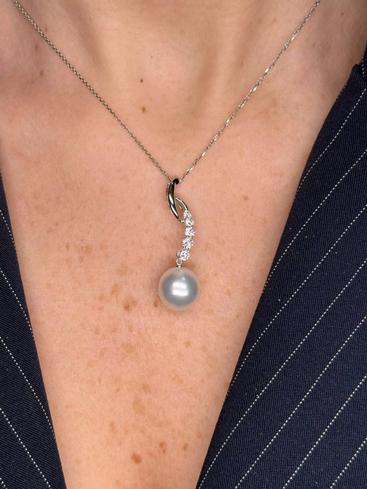 Ladies Diamond and Pearl Pendant