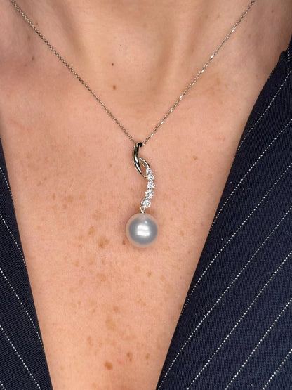 Ladies Diamond and Pearl Pendant