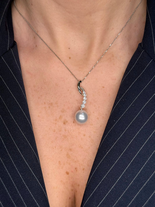 Ladies Diamond and Pearl Pendant