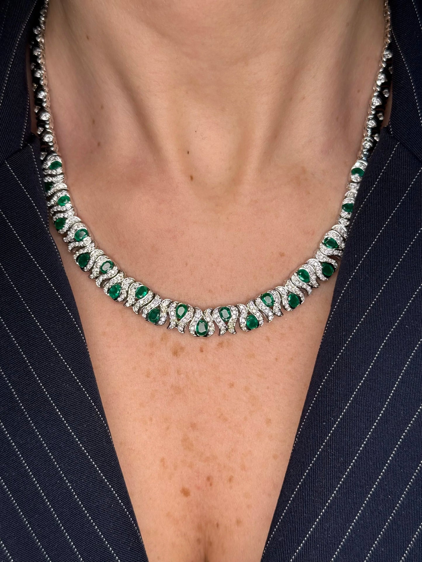 Ladies Emerald and Diamond Chocker Like Necklace