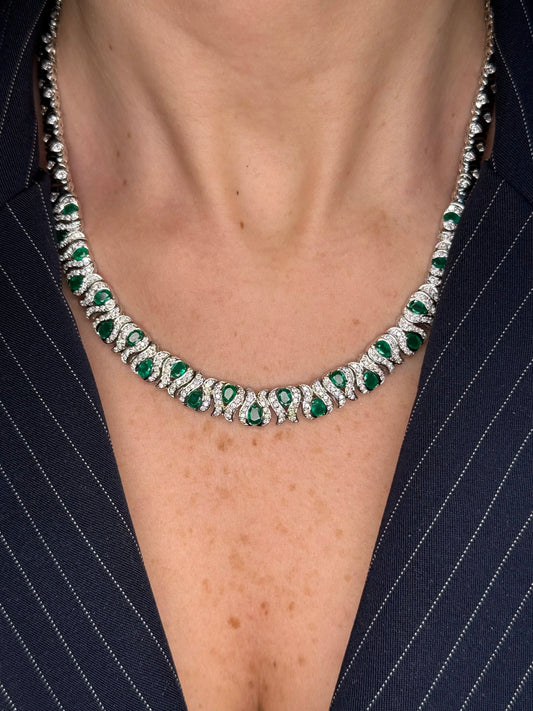 Ladies Emerald and Diamond Chocker Like Necklace