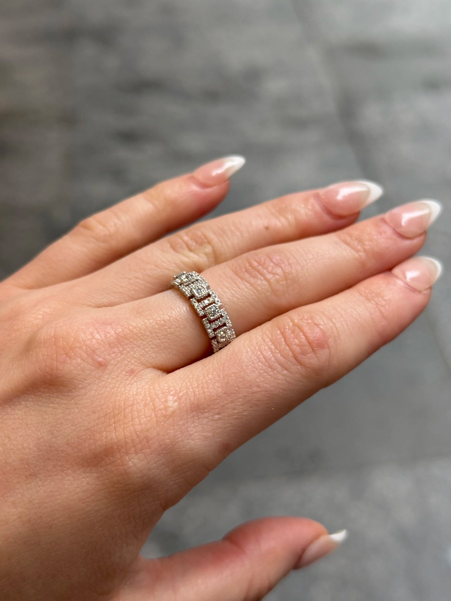 Ladies "I" Round Diamond Band