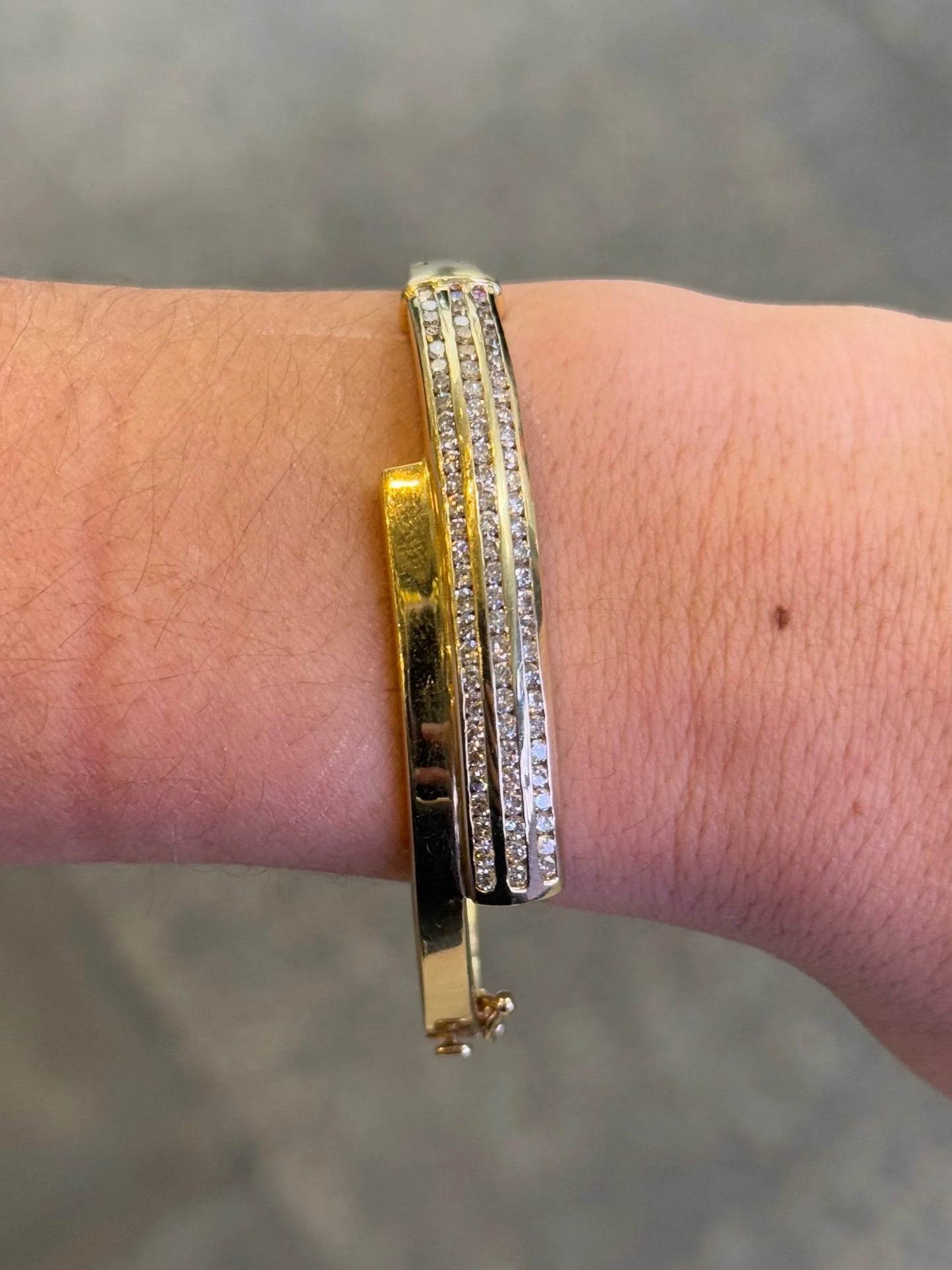 Ladies Side by Side Gold and Diamond Bangle Bracelet