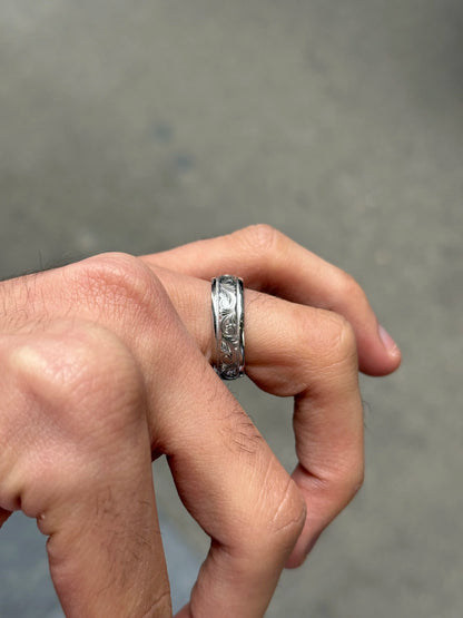 Men's Hand Engraved Center with Miligrain and Polish Sides