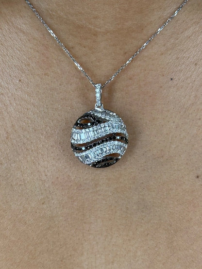 Ladies Wavey Circle Diamond Pendant