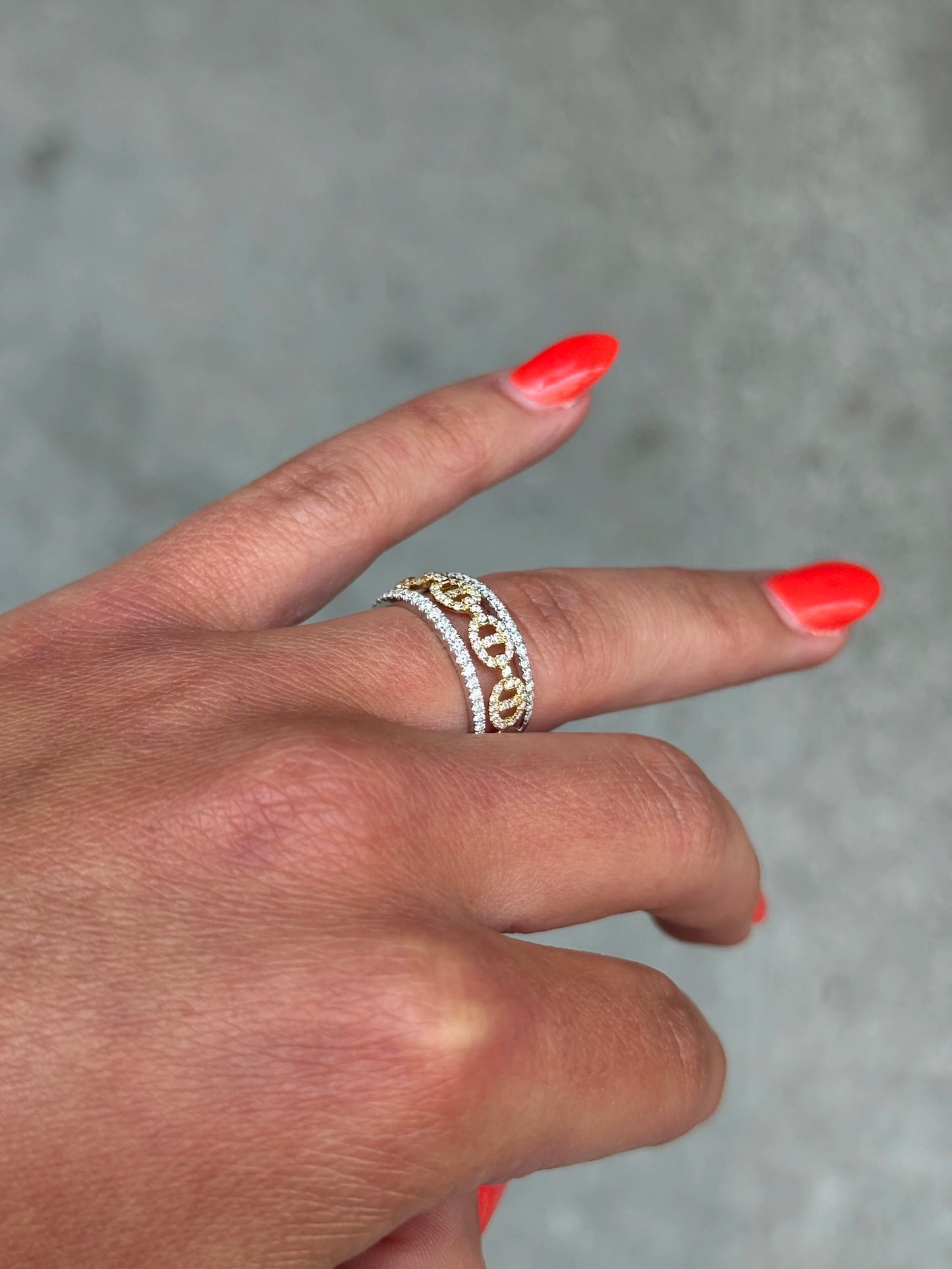 Ladies Wide Link Design Diamond Ring