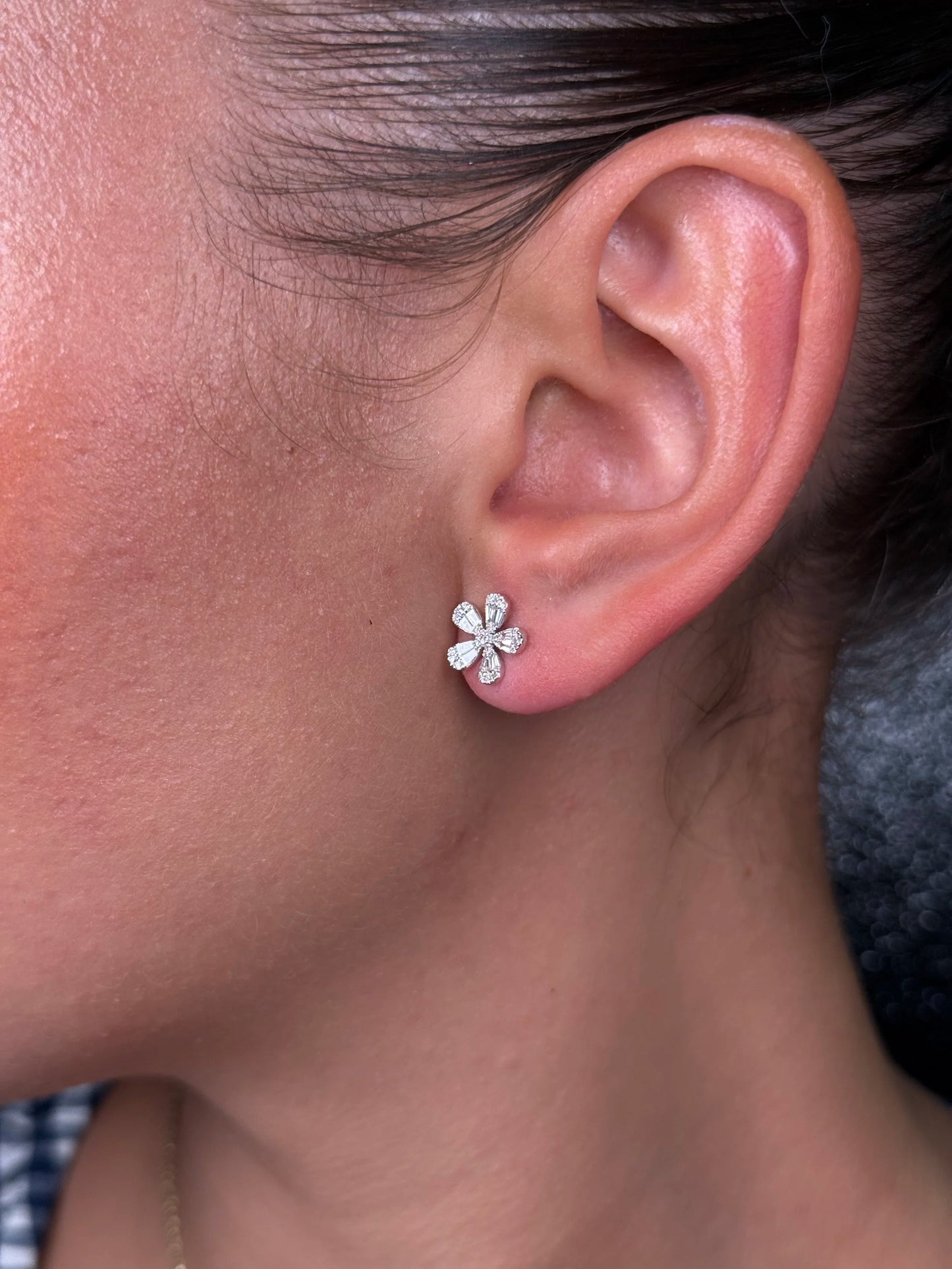 Ladies 5 Pedal Flower Diamond Earring