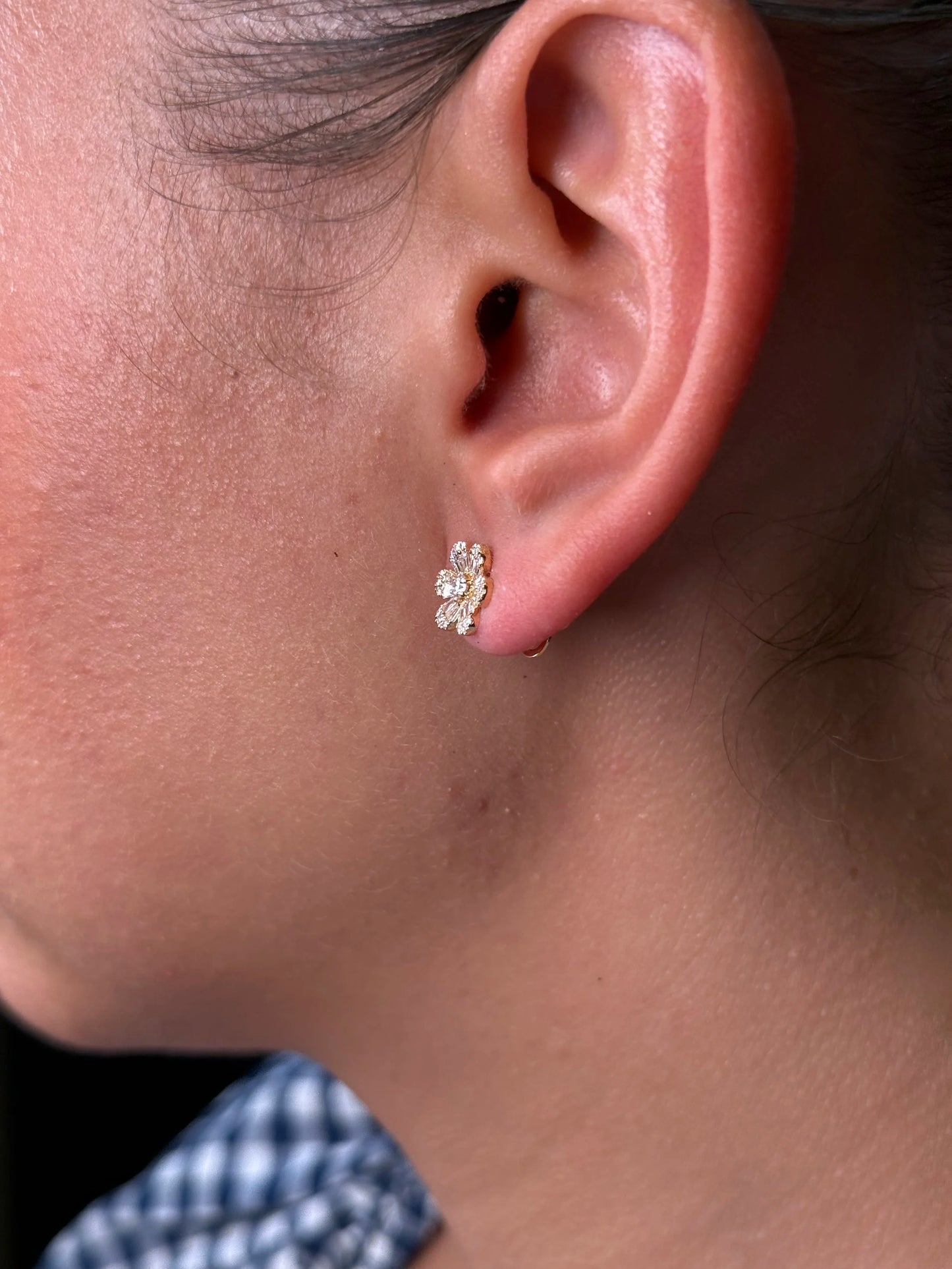 Ladies 6 Pedal Flower Diamond Earring